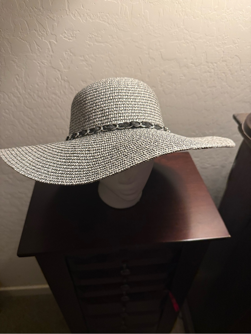 Woven Wide Brim Sun Hat in Light Gray with Decorative Chain